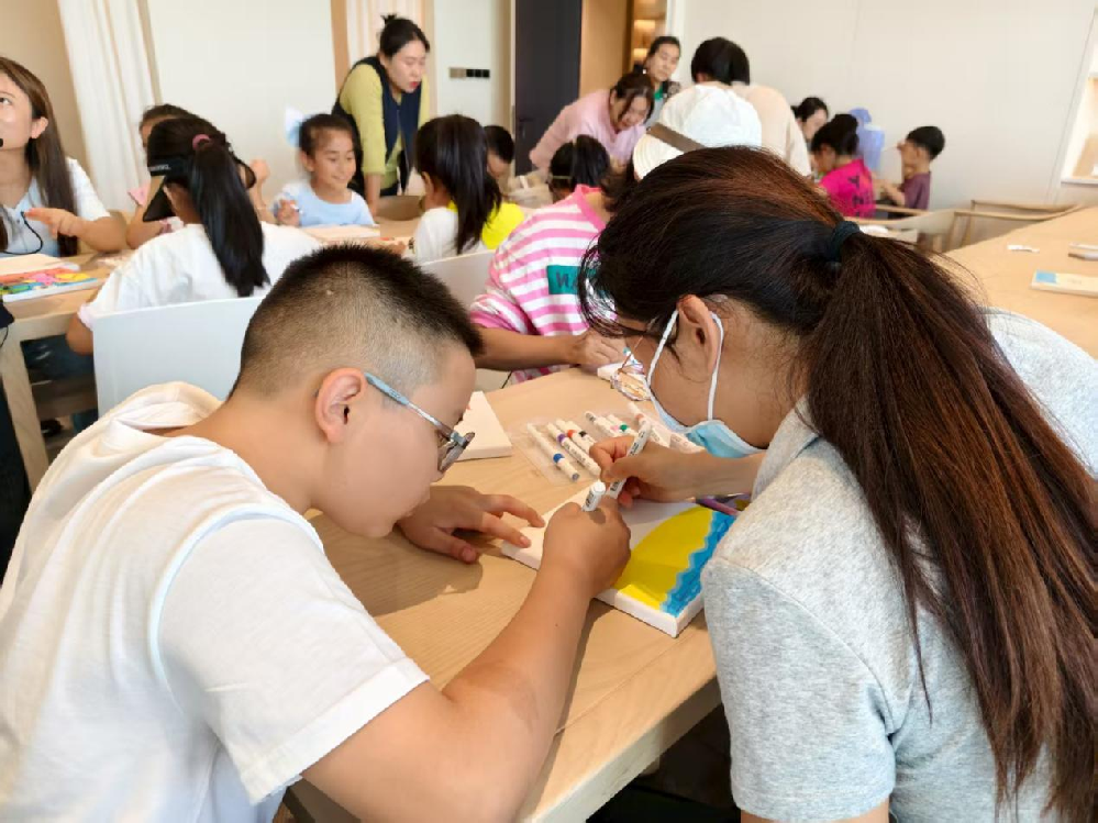 艺启童行筑家梦，邻里共绘幸福卷